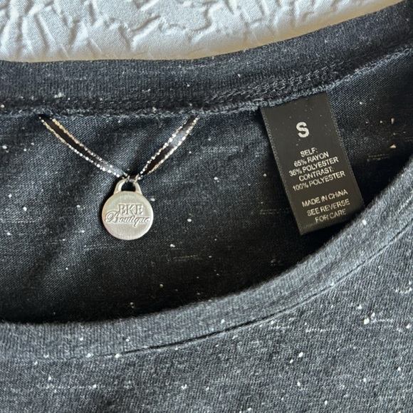 Buckle BKE Embellished Sleeve Tee - Picture 2 of 4